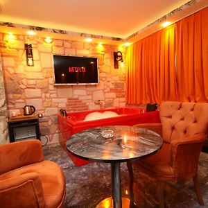 Ren Plus Suites