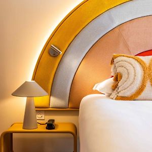 Zimmer mit Kingsize-Bett